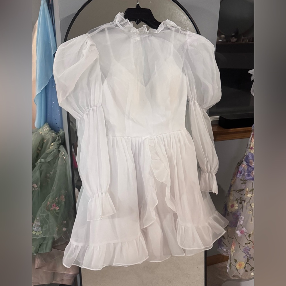 Elegant White Organza Wedding Dress with Puff long Sleeves / SIZE 8